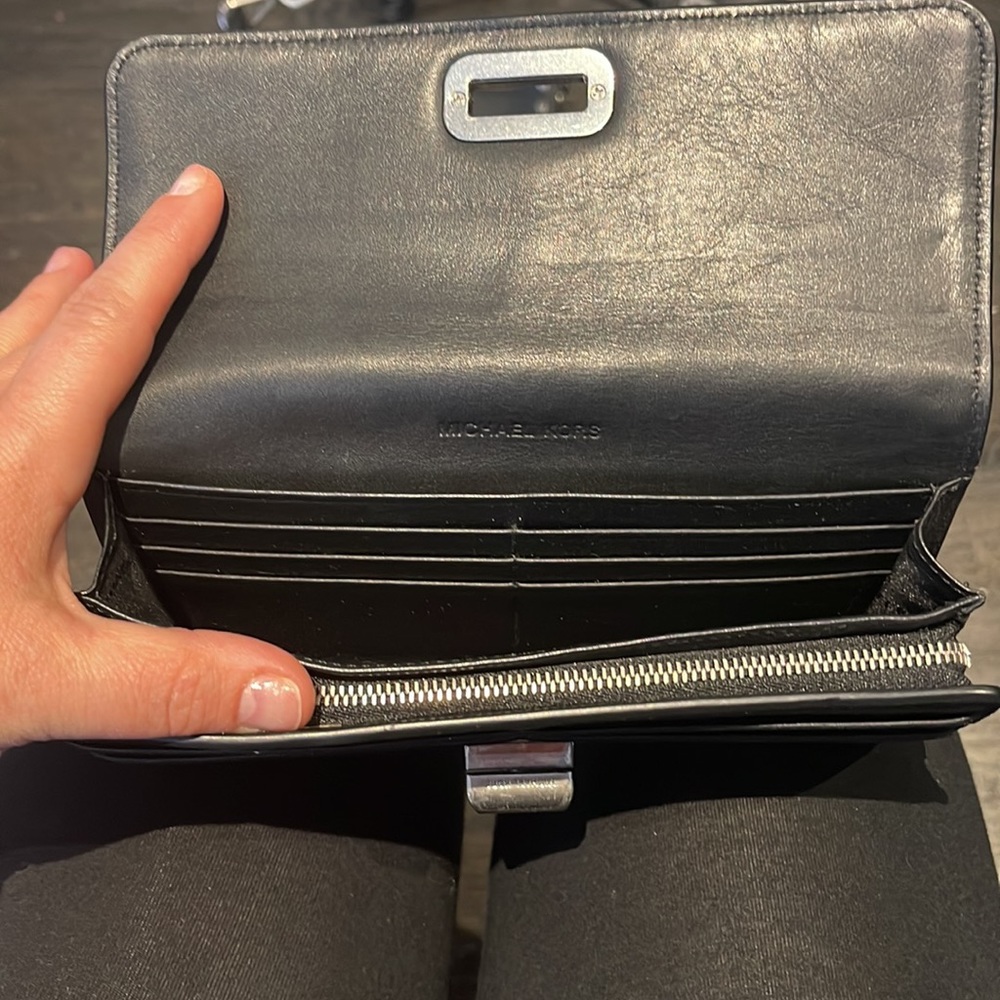 Micheal kors bag and wallet - Picture 3 of 9